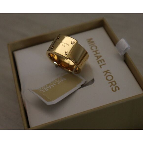 Michael Kors MKJX26577108 Women's Sz 8 Gold Tone Logo Plate Fashion Ring - Picture 6 of 7